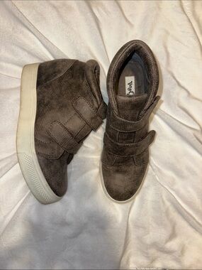 High-Top Sneakers in grey